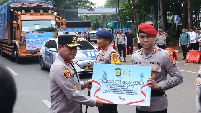 Polda Metro Jaya kirim 17 ton bantuan untuk korban bencana di Sumatera (dok. Polda Metro Jaya)