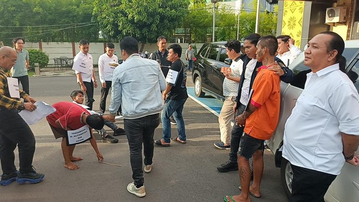 Polisi mengelar rekonstruksi pembunuhan sopir truk di Macan Lindungan