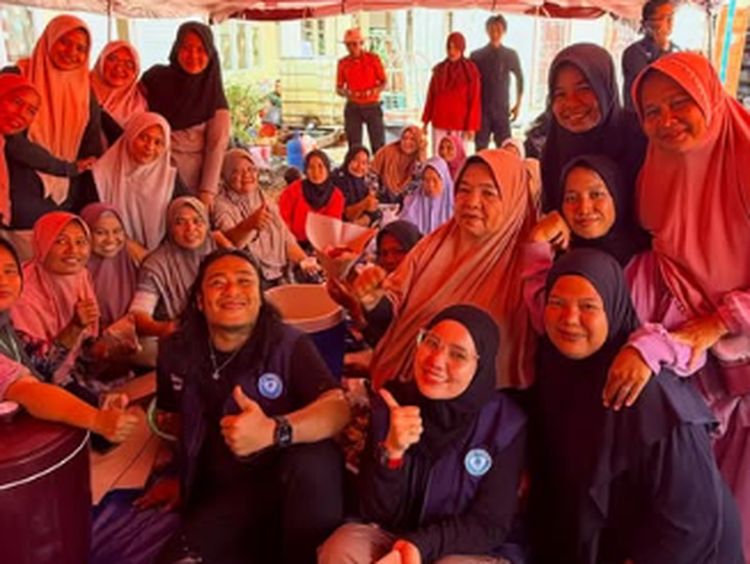 Salut! Praz Teguh Terjun ke Dapur Darurat Bantu Korban Bencana