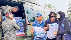 8 Artis Kasih Bantuan Langsung ke Korban Banjir di Sumatera