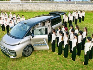 Bukan Film Komedi, MPV Pesaing Alphard-Denza Pecah Rekor Muat 42 Orang