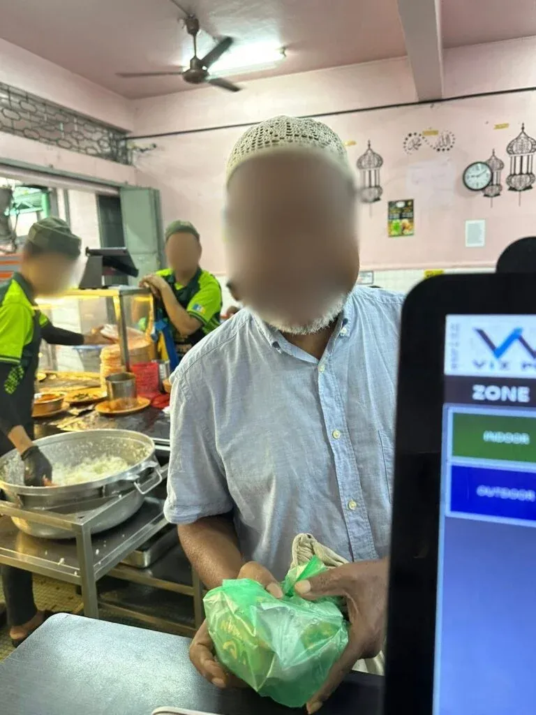 Respect! Pria Dermawan Ini Selalu Titip Uang ke Resto untuk Beri Makan Gratis Respect! Pria Dermawan Ini Selalu Titip Uang ke Resto untuk Beri Makan Gratis