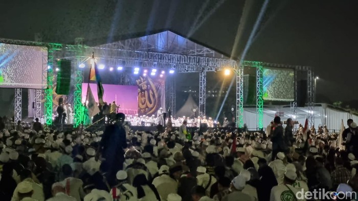 Reuni 212 yang digelar di Monas mengusulkan tanggal 2 Desember menjadi libur nasional. Wakil Menteri Agama (Wamenag) Romo Muhammad Syafii merespons usulan itu. (Wildan N/detikcom)