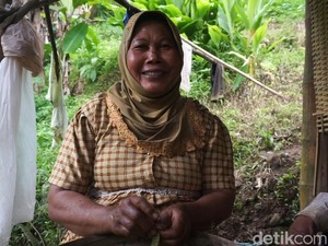 Setianya Simpen Temani Karmin Hidup 22 Tahun di Dasar Jurang Mojokerto