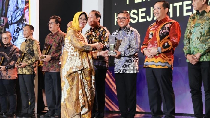 Sukses Tekan Kesenjangan, Pemprov Banten Terima Penghargaan dari Kemendagri