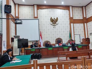 Buang Bayi ke Kloset, Pegawai Laundry Divonis 6 Tahun Bui