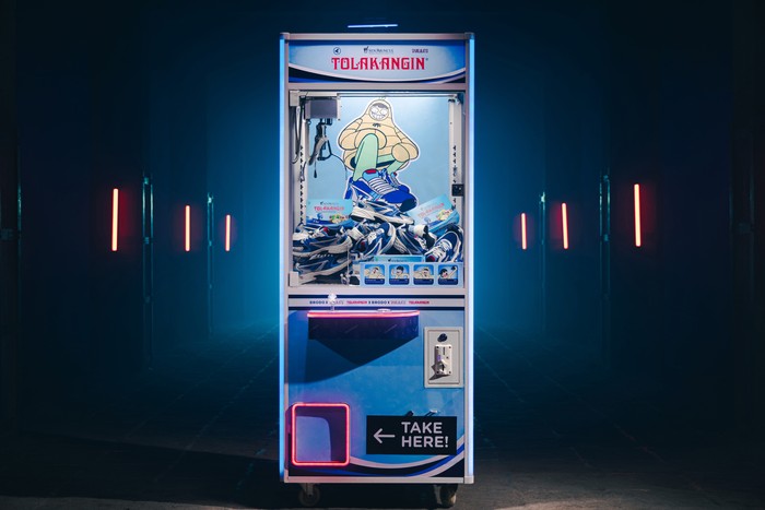 Tolak Angin, Brodo, dan Tahilalats Hadirkan Sneaker Ace Neptune Swift Blue