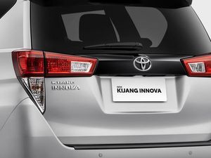 Harga Kijang Innova Reborn Matic Naik Rp 1,2 Juta