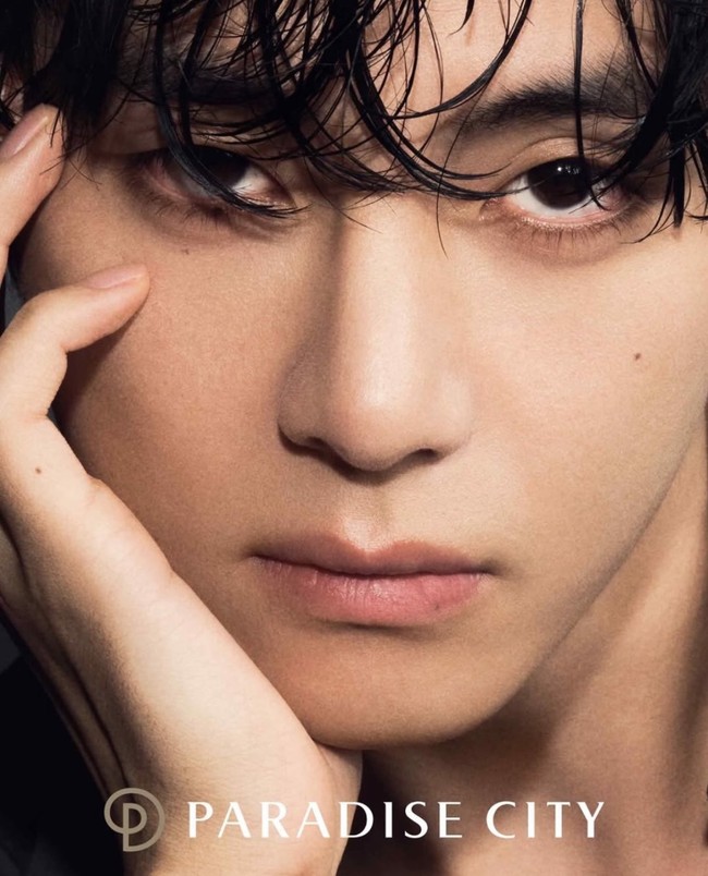 Namun, kerja sama V BTS dengan Paradise City menimbulkan spekulasi “nepotisme” karena kedekatannya dengan Joanna Chun, calon pewaris kompleks resor mewah tersebut. Desas-desus itu ditepis penggemar, yang menekankan pengaruhnya terhadap sales. Foto: dok. Paradise City