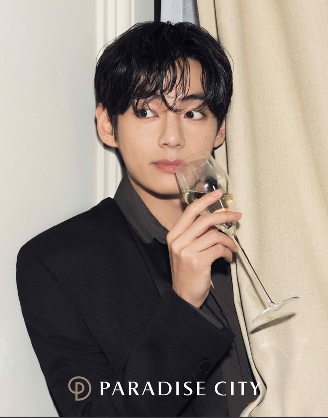 Personel grup KPop BTS, V banjir tawaran iklan sejak dibebastugaskan dari wajib militer. Ia baru saja diumumkan sebagai global ambassador untuk kompleks resor mewah Paradise City. Foto: dok. Paradise City