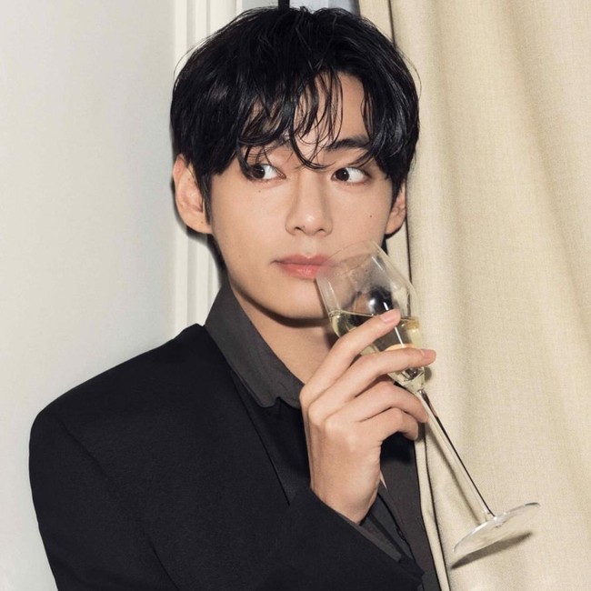 Gantengnya V BTS Jadi Global Ambassador Kota Surga di Korea Selatan