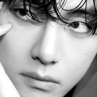 Poster yang dirilis menampilkan potret close up V BTS seolah menjadi magnet tersendiri. Sama halnya, seperti yang dilakukan Snow Peak, Coca-Cola, TIRTIR, YUNTH, Compose Coffee, dan SIM. Foto: dok. Paradise City