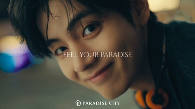 Video kampanye ‘Feel Your Paradise’ menangkap pesona V BTS sebagai petugas kebersihan, merayakan setiap sudut mewah dari fasilitas Paradise City. Foto: dok. Paradise City