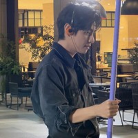 V BTS mengaku antusias dapat bergabung dalam keluarga besar kompleks resor mewah itu. Ia berharap ARMY turut merasakan seni, hiburan, musik, dan segala “yang ditawarkan Paradise City.” Foto: dok. Paradise City