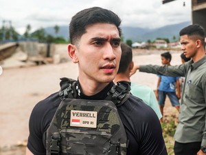 Apa Itu Tactical Vest? Viral Dipakai Verrell Bramasta Kunjungi Korban Banjir