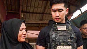 Rompi yang dipakainya bukan rompi antipeluru, melainkan tactical vest yang biasa dipakai untuk bawa perlengkapan penting. Foto: dok Instagram bramastavrl