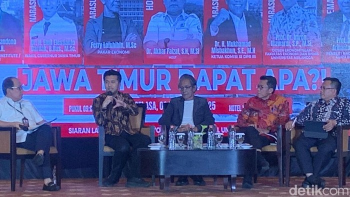 Wagub Jatim Emil Dardak di acara Round Table Discussion bertajuk “Peta Baru Ekonomi Pasca Reformasi BUMN: Jawa Timur Dapat Apa?