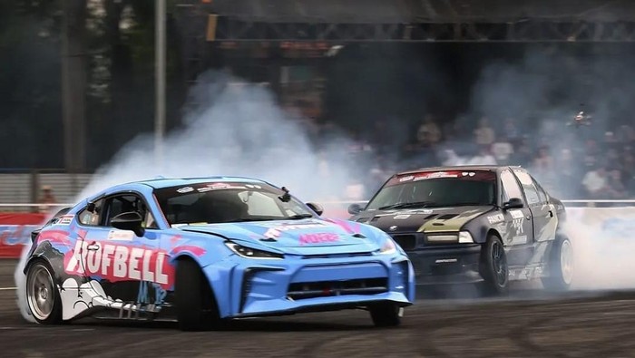 Drifter muda Ahmad Rofbell Ardante Sahroni juara umum Kejurnas Drift 2025 dan Indonesia Drift Series 2025.