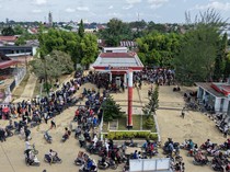 Antrean Panjang Kendaraan di SPBU Terdampak Banjir Bandang Aceh-Sumatera