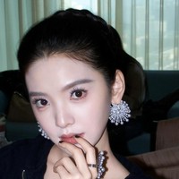 7. Zhang Ruonan - 6,3 Miliar Views/ Popularitas Zhang Ruonan tahun ini banyak bersumber dari drama The First Frost. Ditambah penampilannya sebagai ‘Runaway Bride’ di karpet merah beberapa waktu lalu, ia pernah dilihat lebih dari 100 juta kali hanya dalam 24 jam. Foto: Instagram