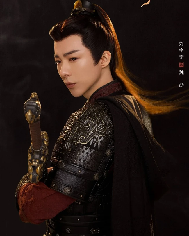 1. Liu Yuning menduduki puncak daftar aktor terbaik tahun 2025 berkat peran-perannya dalam The Prisoner of Beauty dan A Dream within a Dream. Meski sempat disebut kurang cocok main drama sejarah, ia berhasil membalikkan opini publik. Foto: Instagram