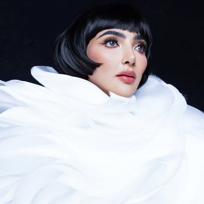 Gaya Manglingi  Ashanty di Pemotretan Terbaru, Rambut French Bob Berponi