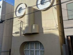 Bangunan dengan Desain Aneh yang Bikin Mata Terbelalak