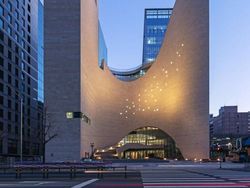 Bangunan dengan Desain Aneh yang Bikin Mata Terbelalak