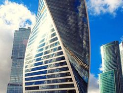 Bangunan dengan Desain Aneh yang Bikin Mata Terbelalak