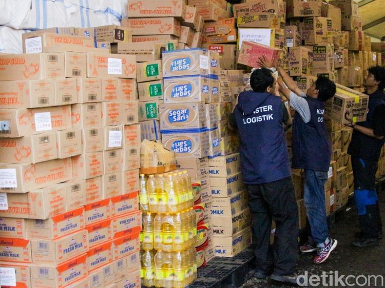 Bantuan Sosial Terus Berdatangan ke Posko Bencana Halim