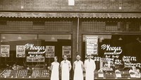Sebelum munculnya supermarket modern, orang-orang di kota Michigan sudah terbiasa berbelanja di toserba Kroger yang megah pada tahun 1931. Foto: Archive/Reader Digest