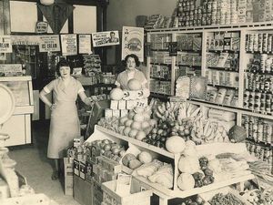 Begini Suasana Belanja Makanan di Toko 100 Tahun Lalu, Bikin Nostalgia!