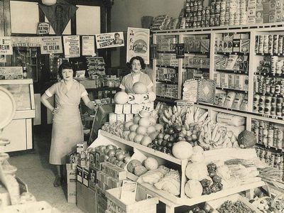 Begini Suasana Belanja Makanan di Toko 100 Tahun Lalu, Bikin Nostalgia!