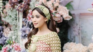 8 Foto Siraman Brisia Jodie, Cantik Memukau Dengan Riasan Soft yang Flawless
