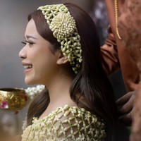 Memukau dengan riasan flawless dan rambut panjang yang dibiarkan terurai, wanita 29 tahun itu pancarkan aura calon manten. Foto: Instagram/@brisiajodie96