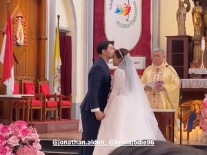 Brisia Jodie dan Jonathan Alden Berbagi Canda di Altar Usai Dipingit 3 Hari