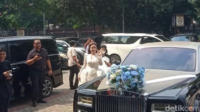 Potret Brisia Jodie dan Jonathan Alden Pemberkatan Nikah di Katedral