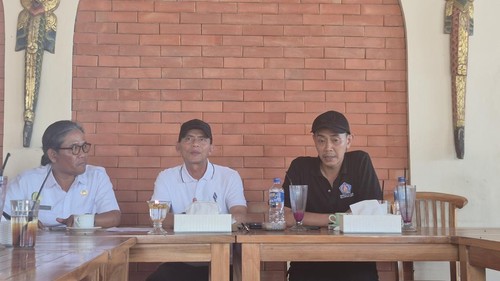 Bupati Klungkung, I Made Satria, saat media gathering di Dawan, Rabu (3/12/2025). (Foto: Leona Wirawan/detikBali)