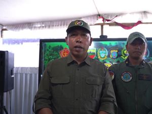 Beras Bantuan Pecah Usai Dijatuhkan dari Helikopter, Bupati Taput Minta Maaf