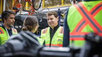 Bos Ford Blak-blakan Sebut Tertinggal 25 Tahun dari Produsen Mobil China