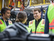 Bos Ford Blak-blakan Sebut Tertinggal 25 Tahun dari Produsen Mobil China