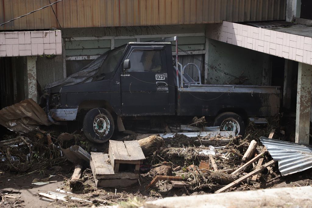 Dampak kerusakan materil yang terjadi, akibat banjir bandang di Kecamatan Malalak, Kabupaten Agam, Sumatera Barat (30/11). (Dok. BNPB)