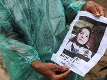 Duka Warga Agam Mencari Istri yang Hilang di Tengah Bencana