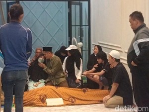 Video Suasana Rumah Duka Epy Kusnandar
