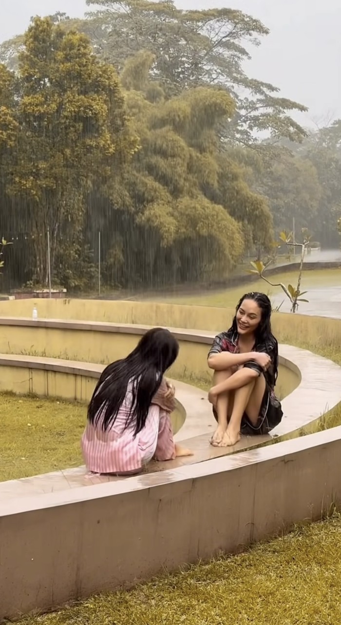 Erika Carlina dan Fuji