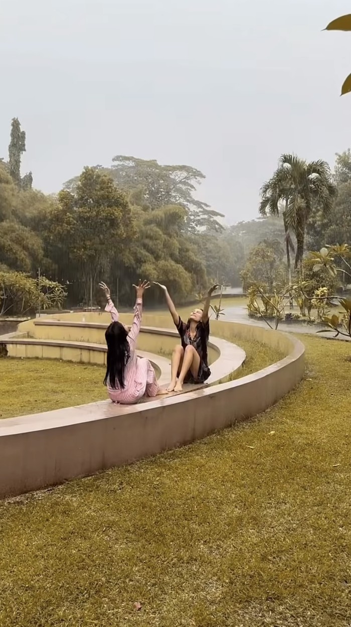 Erika Carlina dan Fuji