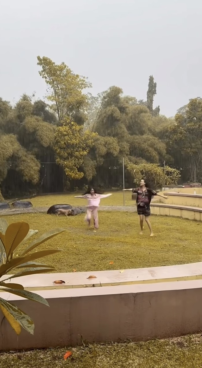 Erika Carlina dan Fuji