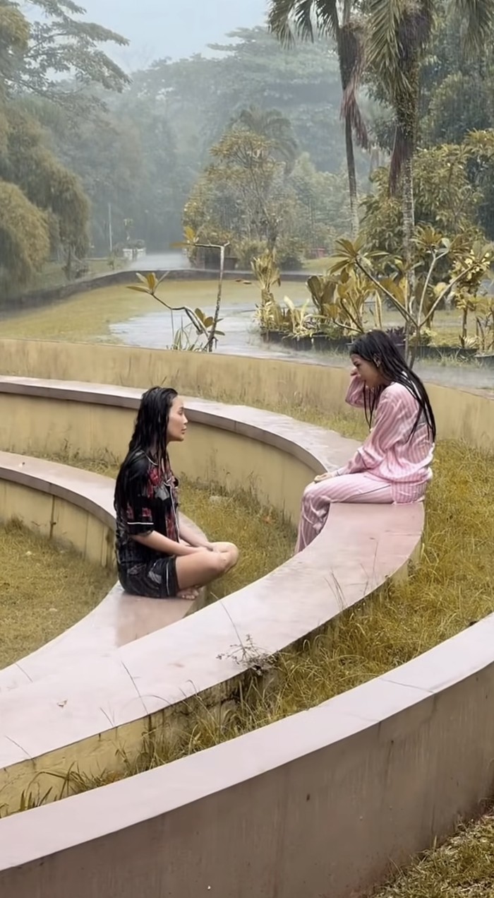 Erika Carlina dan Fuji