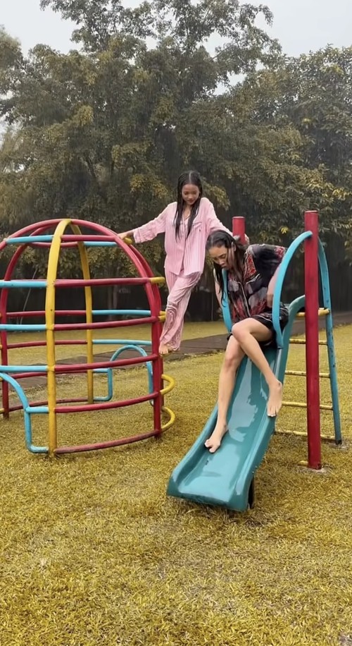 Erika Carlina dan Fuji