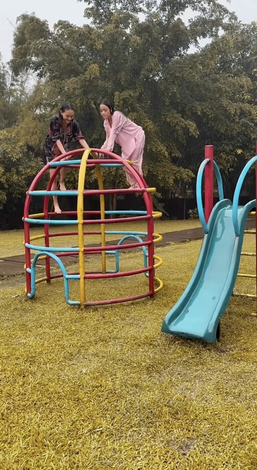 Erika Carlina dan Fuji